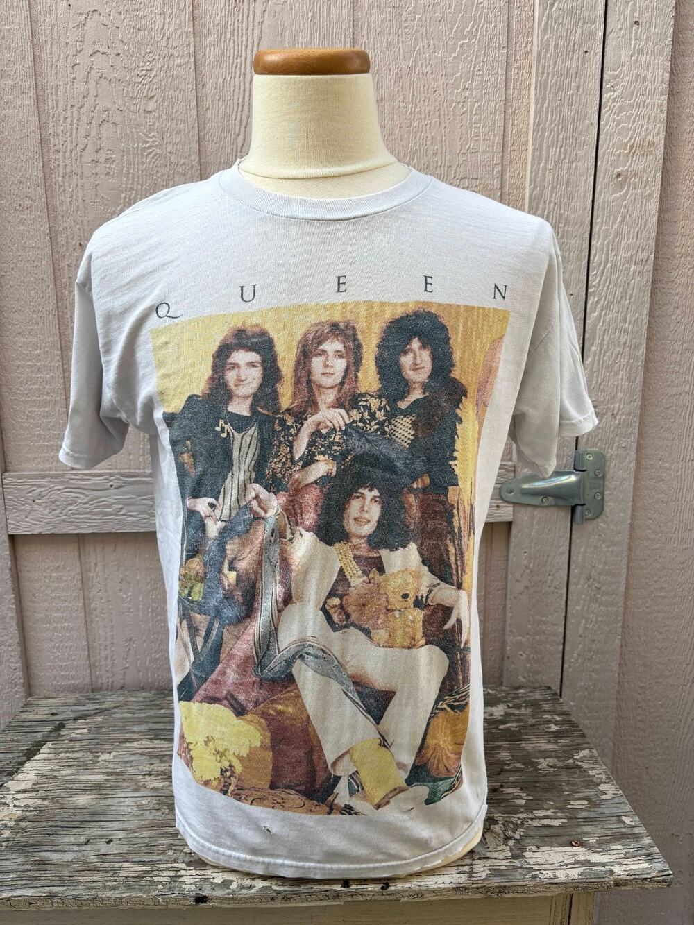 Queen distressed white Shirt Size Large official rock